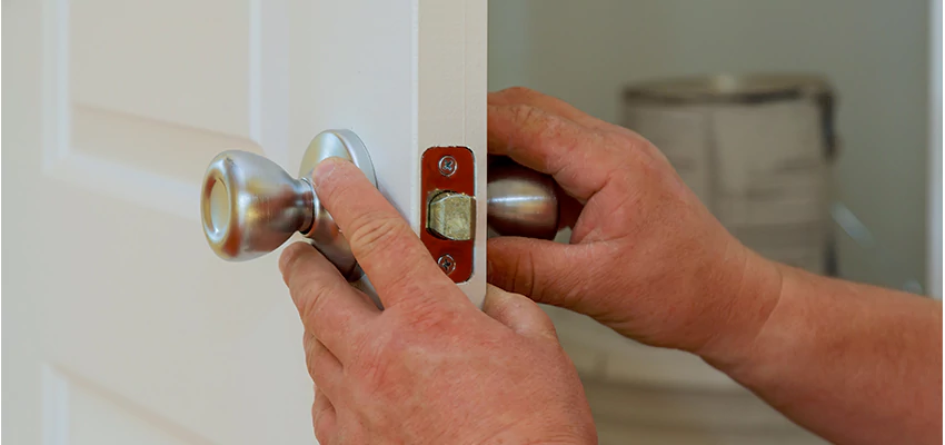 AAA Locksmiths For lock Replacement in Arlington Heights, Illinois